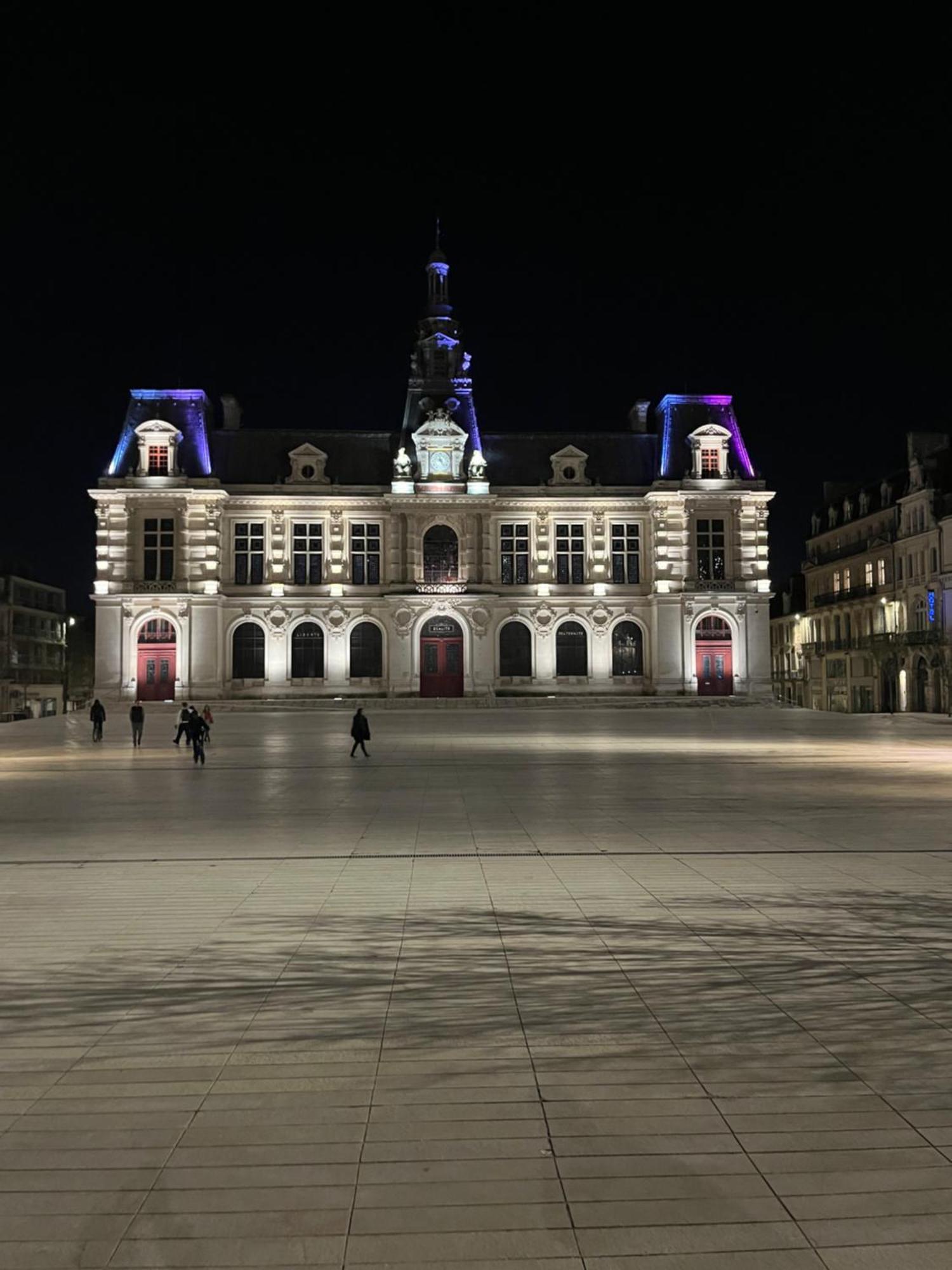 Apartmán Le Cosy Du Marche Notre-Dame Poitiers Exteriér fotografie